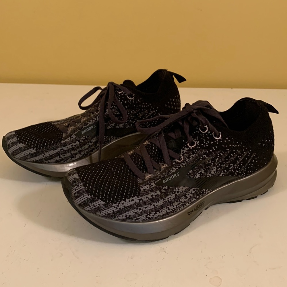 Brooks Levitate Womens 7.5 Shoes